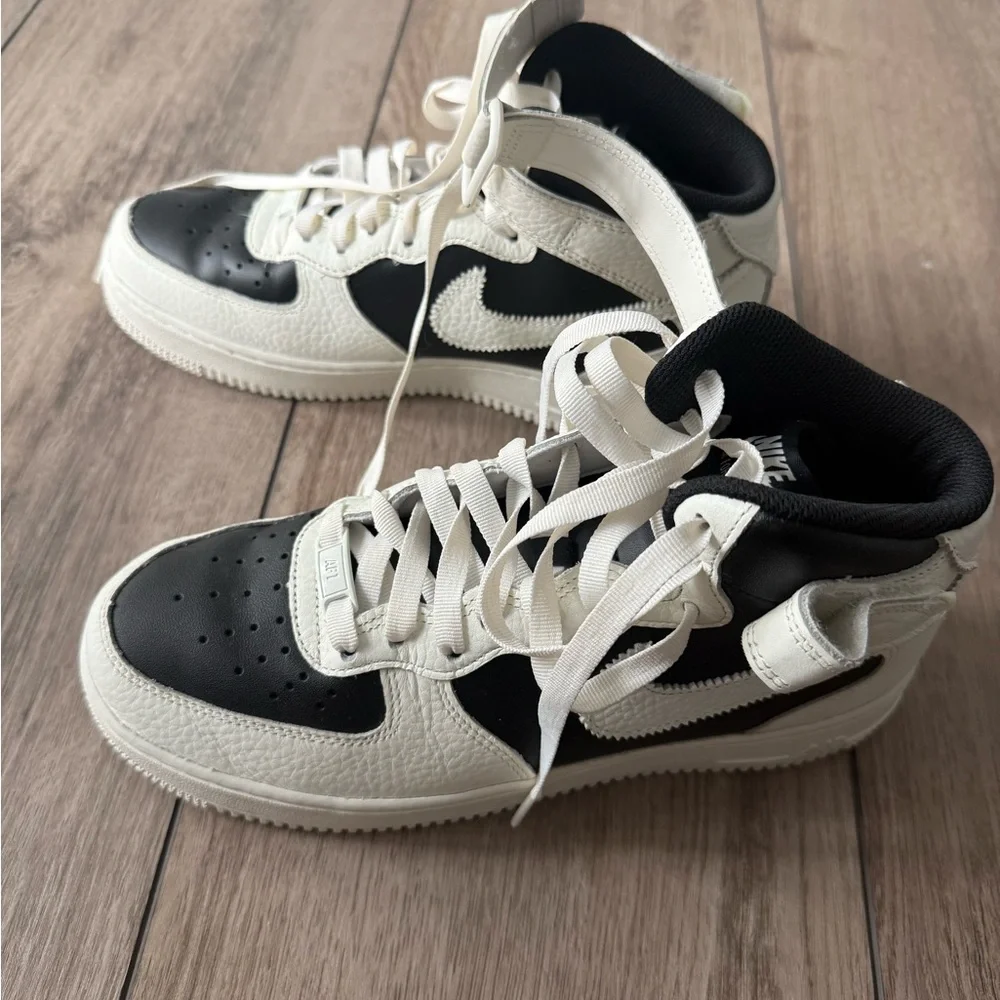 Nike High-Top Sneakers - Black and White - Picture 3 of 5